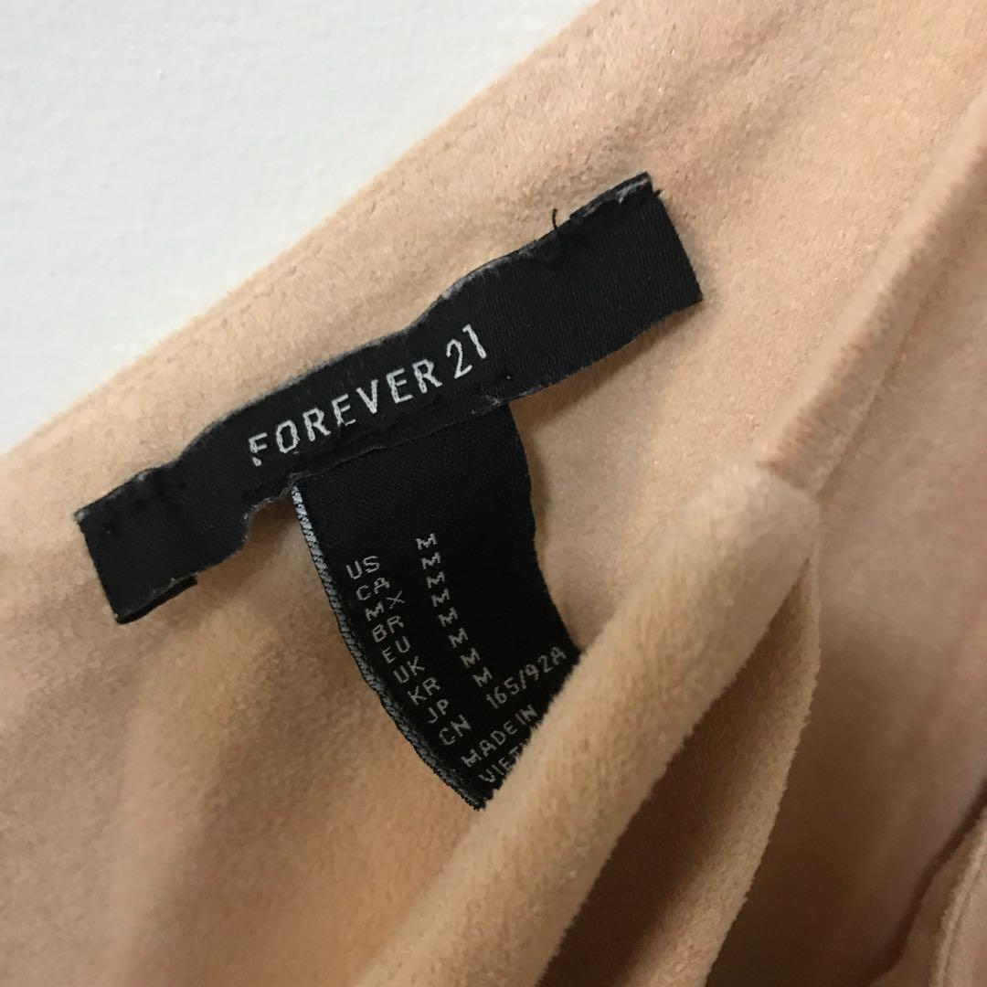 Forever 21 peach / pink velvet top (Category: Sleeveless) located in Paranaque City. Submitted by sora05 (Listing ID 209296008, Image 2). Description: .