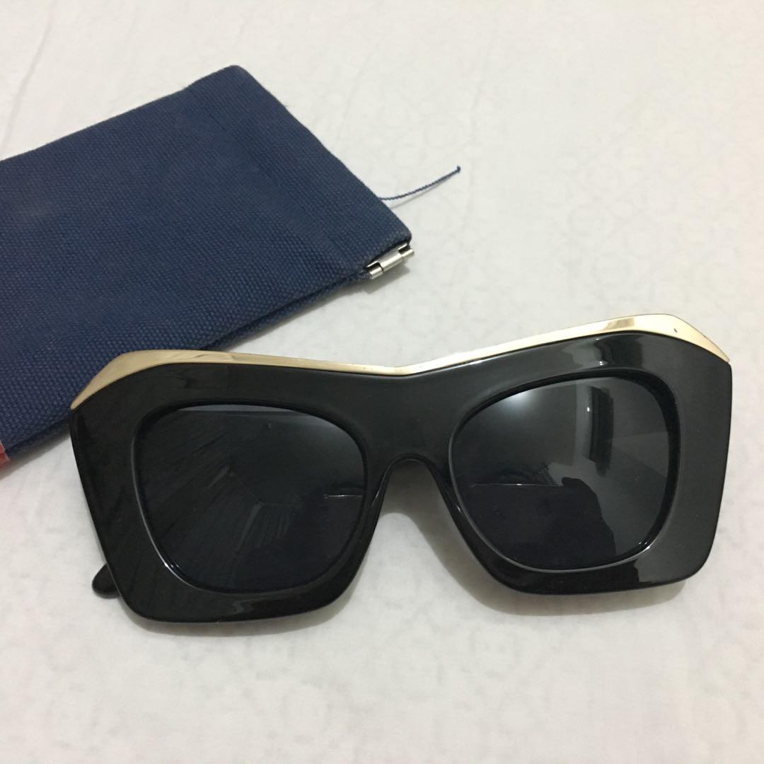Le Specs The Villain Sunglasses Barang Mewah Aksesoris di Carousell