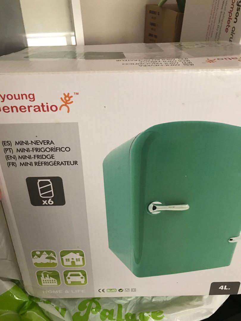Mini Ref (Category: Refrigerators & Freezers) located in Singapore. Submitted by sicnazurc (Listing ID 209290526, Image 1). Description: Mini ref used to store breastmilk in office.