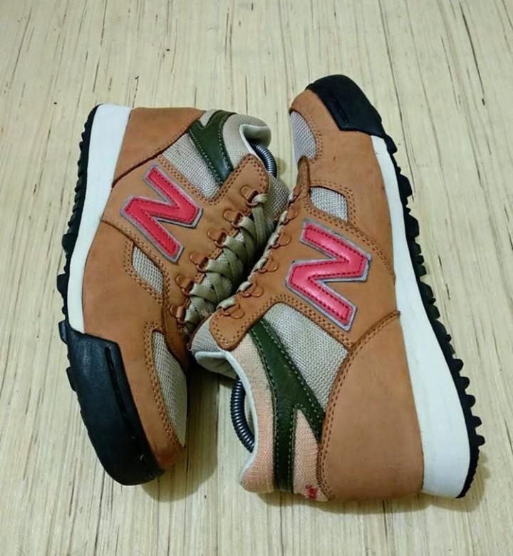 New Balance 710, Fesyen Pria, Sepatu , Sneakers di Carousell