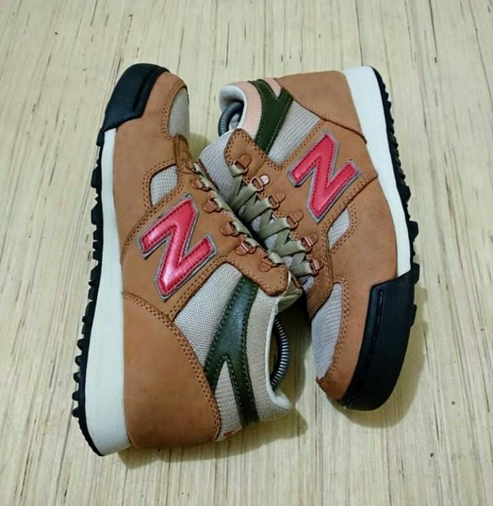 New Balance 710, Fesyen Pria, Sepatu , Sneakers di Carousell