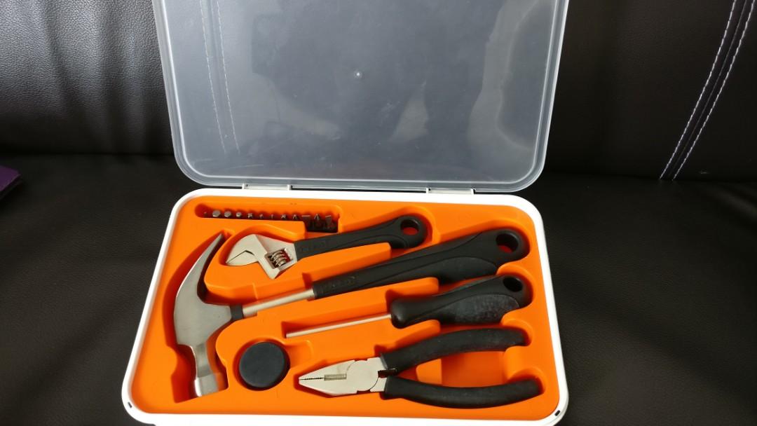Tool box (Category: Storage Boxes & Baskets) located in Singapore. Submitted by baurn (Listing ID 209322979, Image 2). Description: Handy tool box.