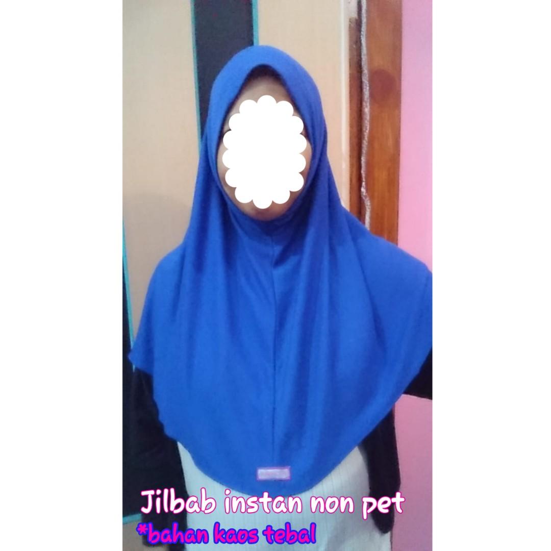 Jilbab Instan Bahan Kaos Fesyen Wanita Muslim Fashion Lainnya Di Carousell Selain praktis karena hanya butuh waktu beberapa detik untuk dikenakan, bergo yang umumnya sama seperti bergo, khimar juga biasanya terbuat dari bahan kaos yang nyaman. carousell