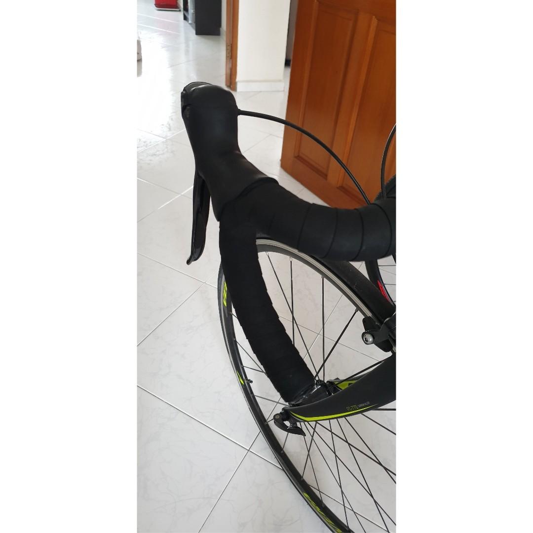 Fuji finest 2.1 deals women's road bike