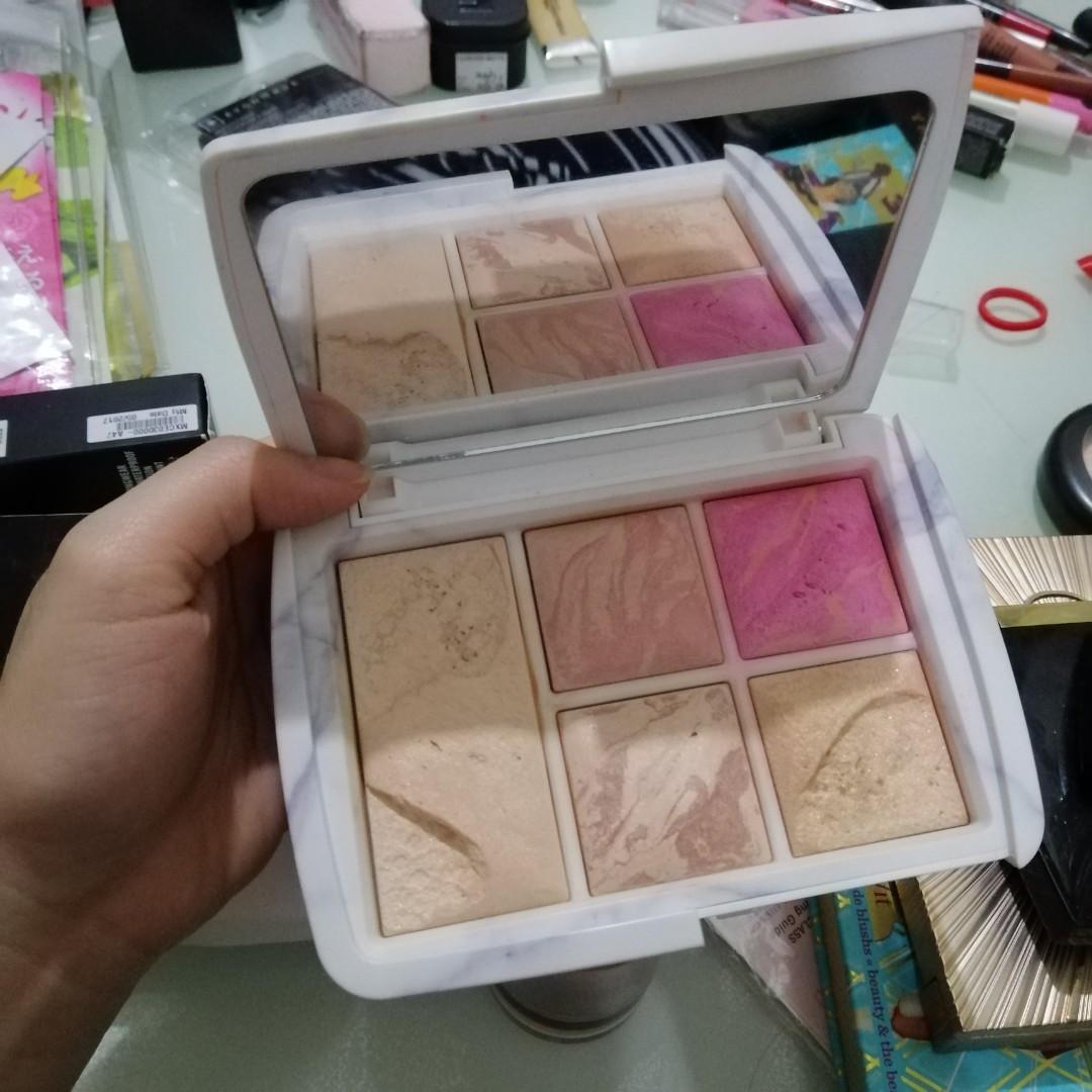 Hourglass Ambient Lighting Palette (Category: Makeup) located in Manila. Submitted by makeup_declutters (Listing ID 209430478, Image 3). Description: Bought for 6k.