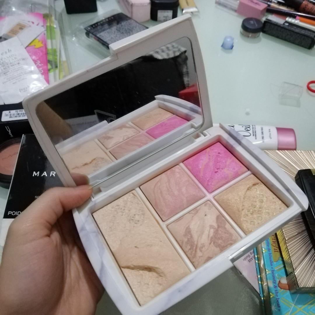 Hourglass Ambient Lighting Palette (Category: Makeup) located in Manila. Submitted by makeup_declutters (Listing ID 209430478, Image 2). Description: Bought for 6k.