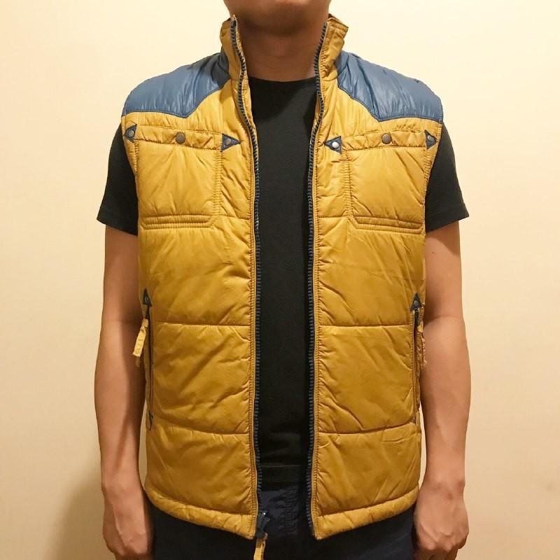 levi's puffer vest