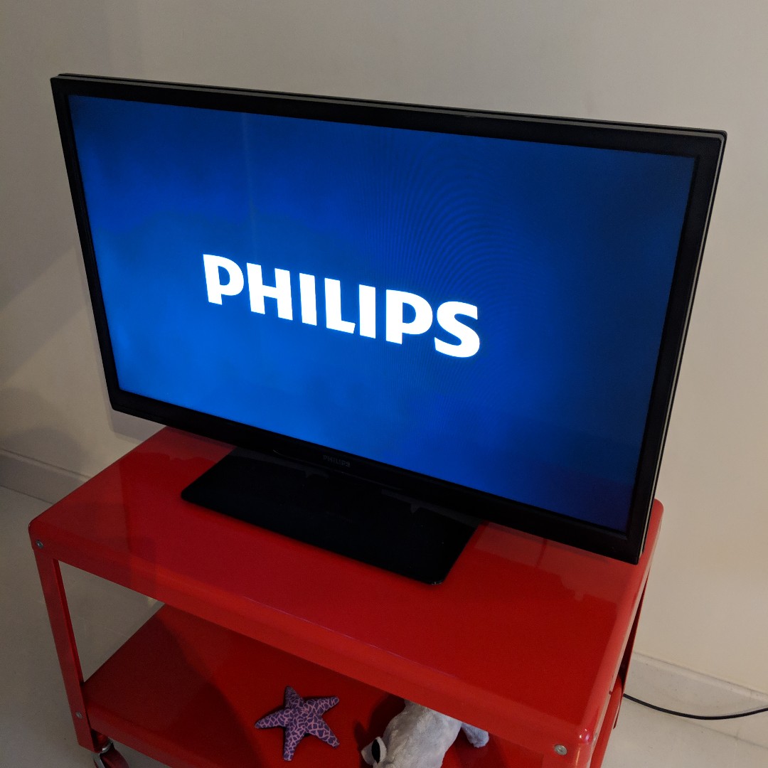 Philips Slim Led Tv 32pfl1335 81 Cm 32 Home Appliances Tvs Entertainment Systems On Carousell