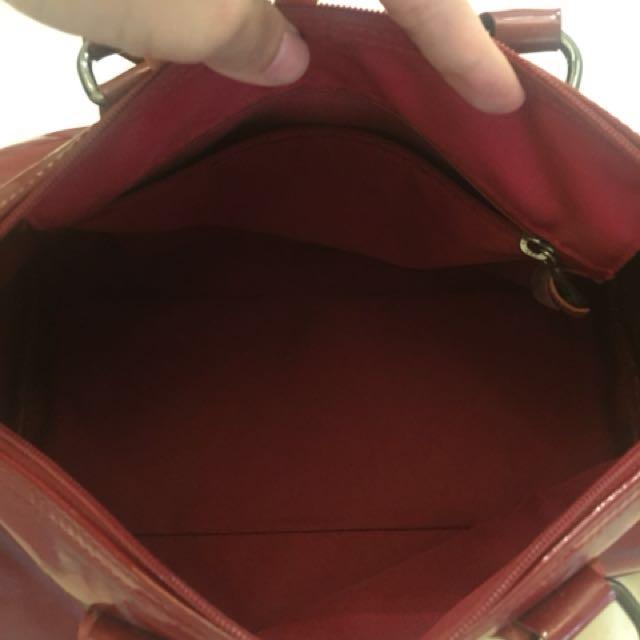 REPRICED LONGCHAMP maroon doctors bag (Category: Cross-body Bags) located in Quezon City. Submitted by mdjpl (Listing ID 155981389, Image 3). Description: Patent leather In good condition Bought in HK for almost 20k RFS: Decluttering.