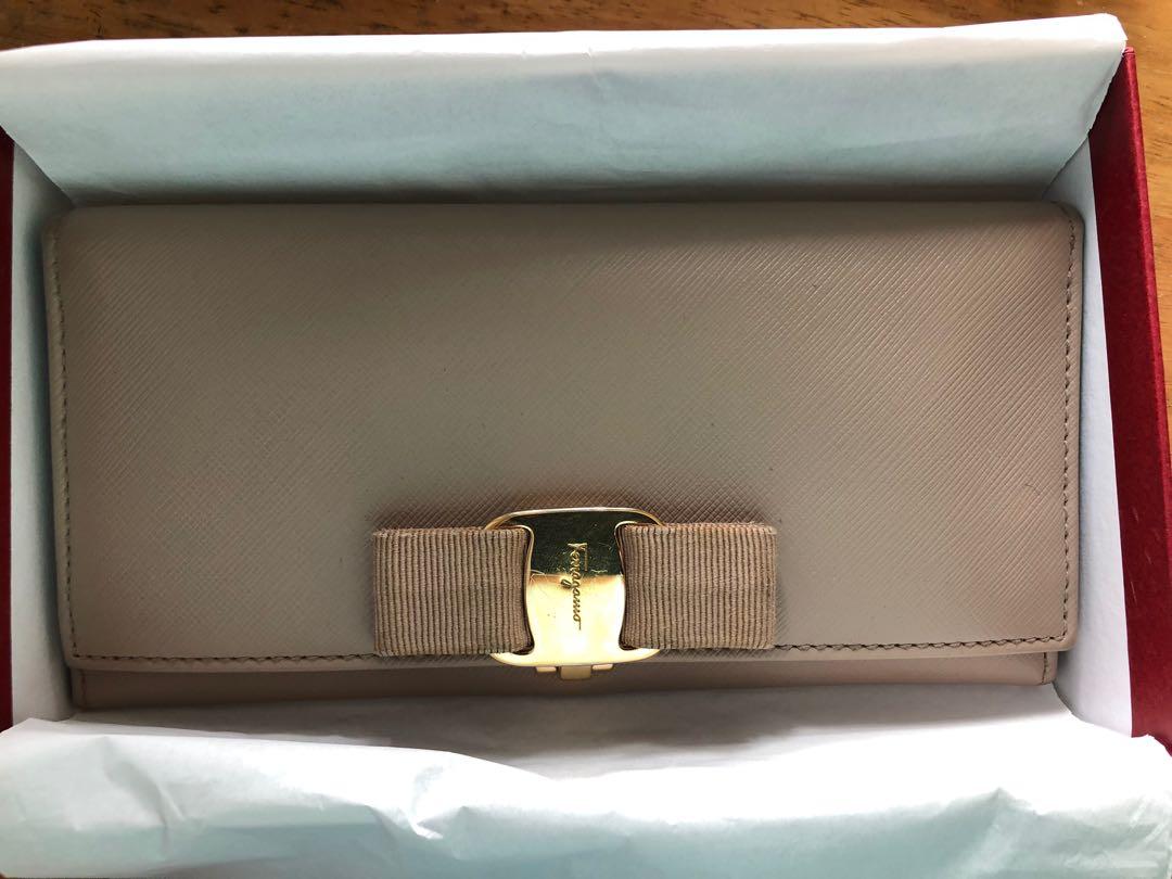 Ferragamo miss vara bow wallet sales
