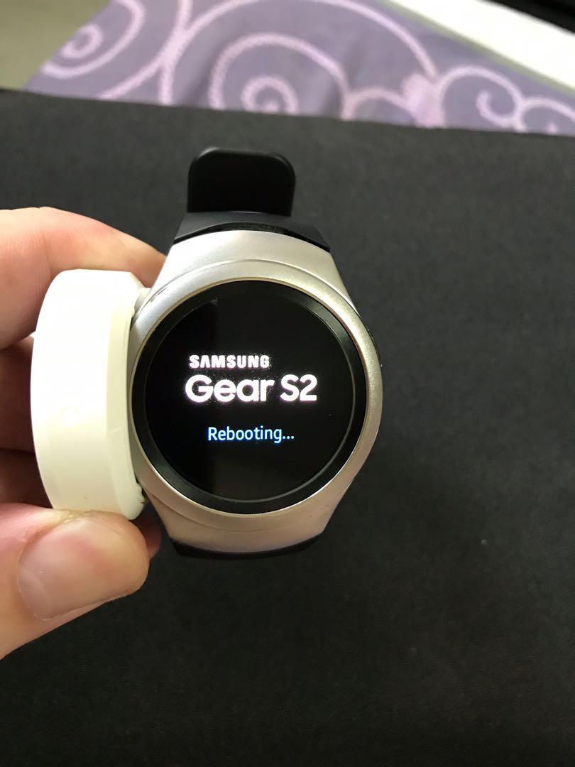 Samsung Gear S2 smart watch wireless port without charger extra strap and box