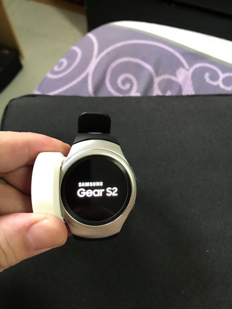 Samsung gear s2 box top