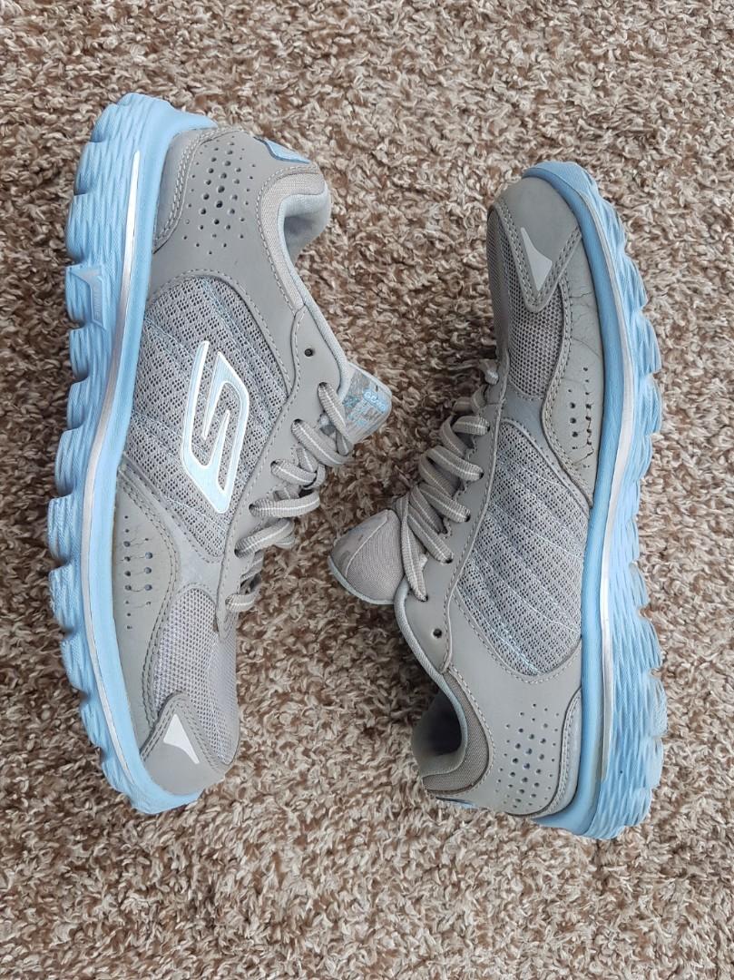 Skechers Go Walk 2 Flash Women Sneakers, Fesyen Wanita, Sepatu di Carousell