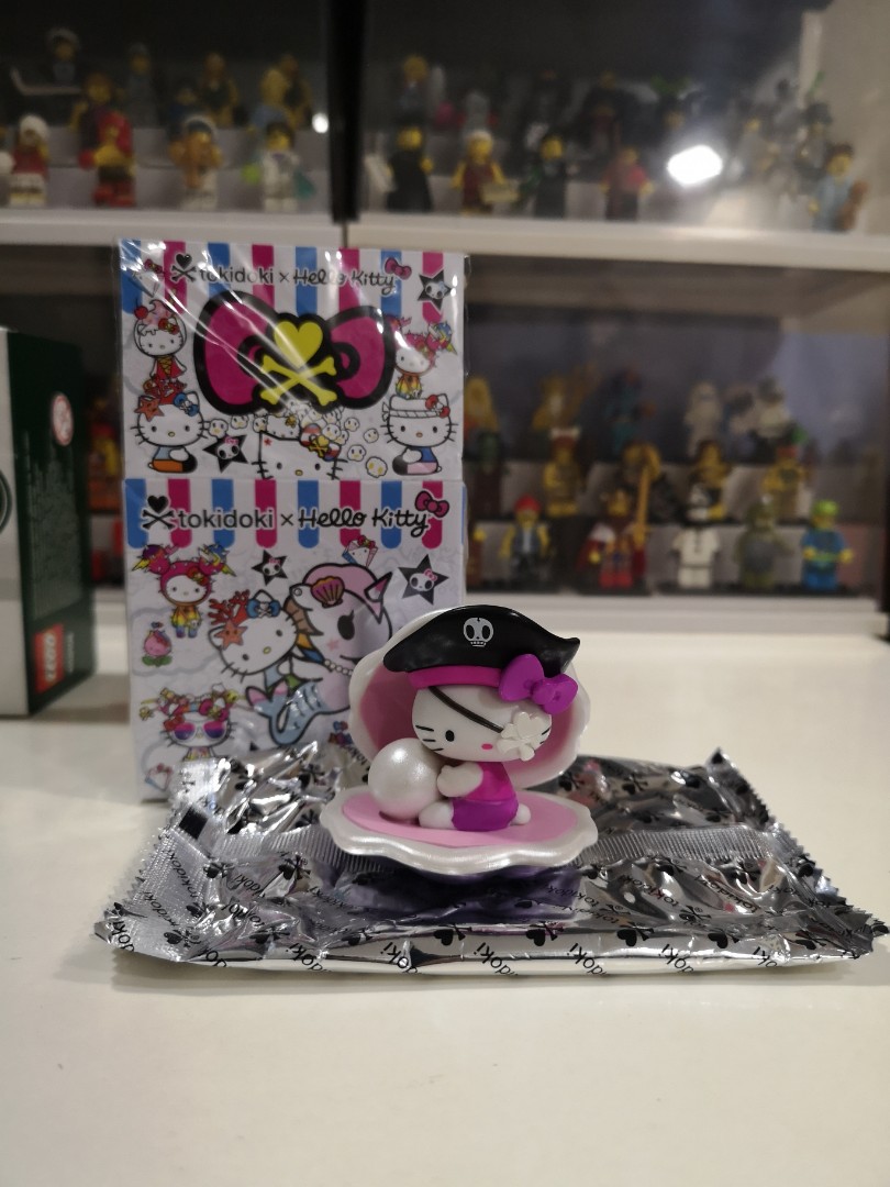 Tokidoki X Hello Kitty Pirate Pearl In Clamshell Chaser