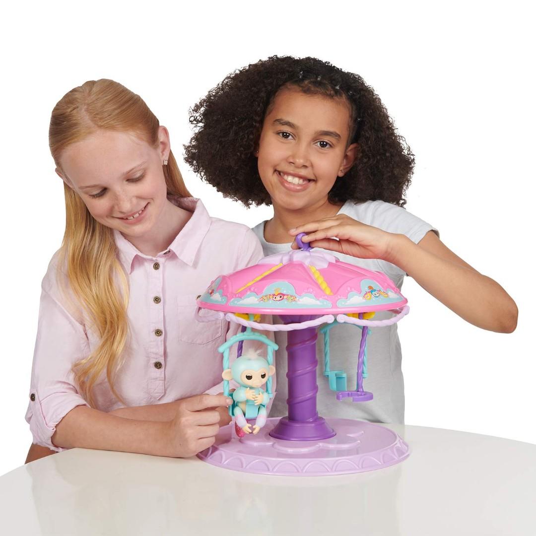 fingerlings carousel playset