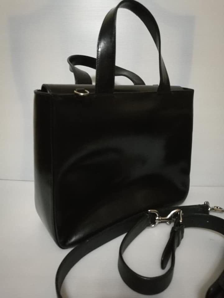 Authentic Gucci 2 way (Category: Luxury Bags & Wallets) located in Manila. Submitted by ledom (Listing ID 209733989, Image 3). Description: Authentic Gucci 2 way Preloved Signs of usage Pm me for more infos .