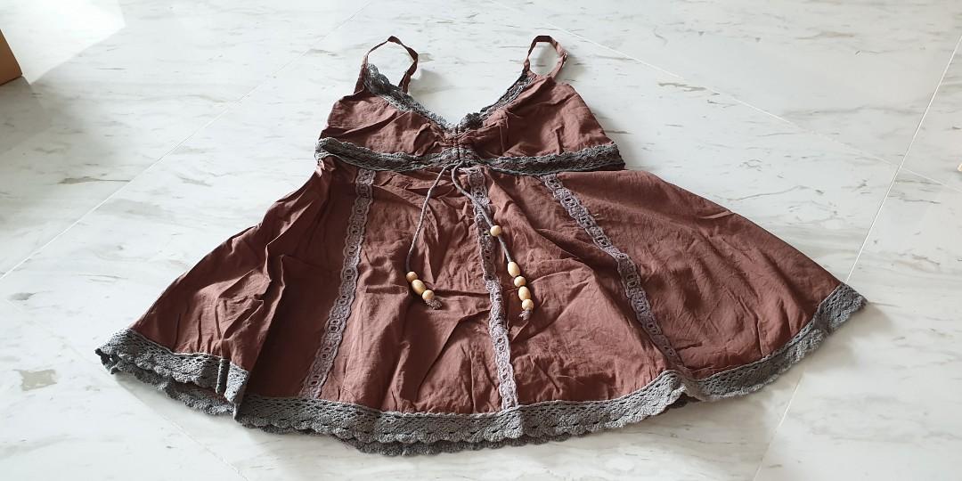 Top (Category: Sleeveless) located in Singapore. Submitted by ocean30 (Listing ID 209656839, Image 1). Description: All selling at $8..