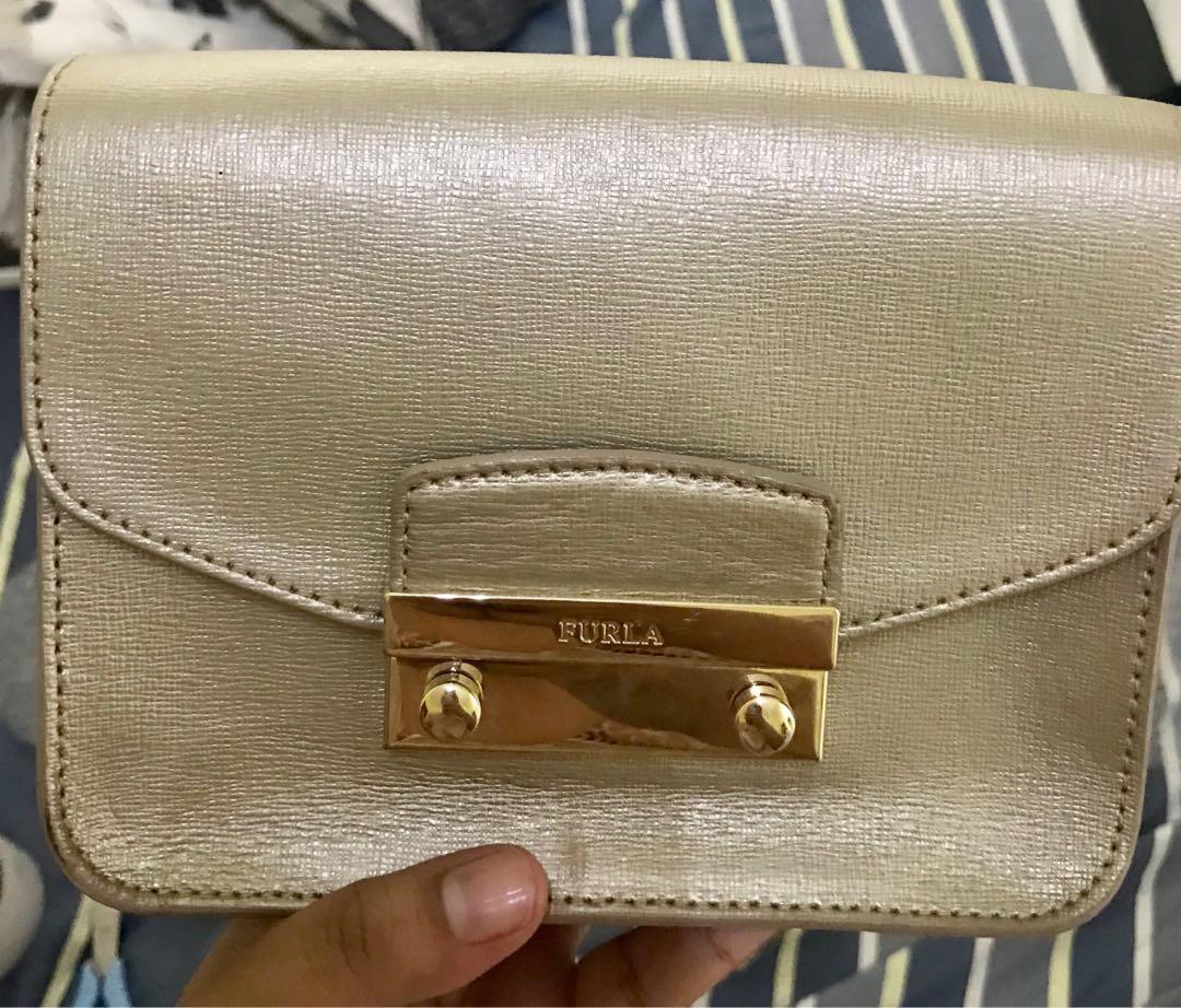 Furla store julia gold