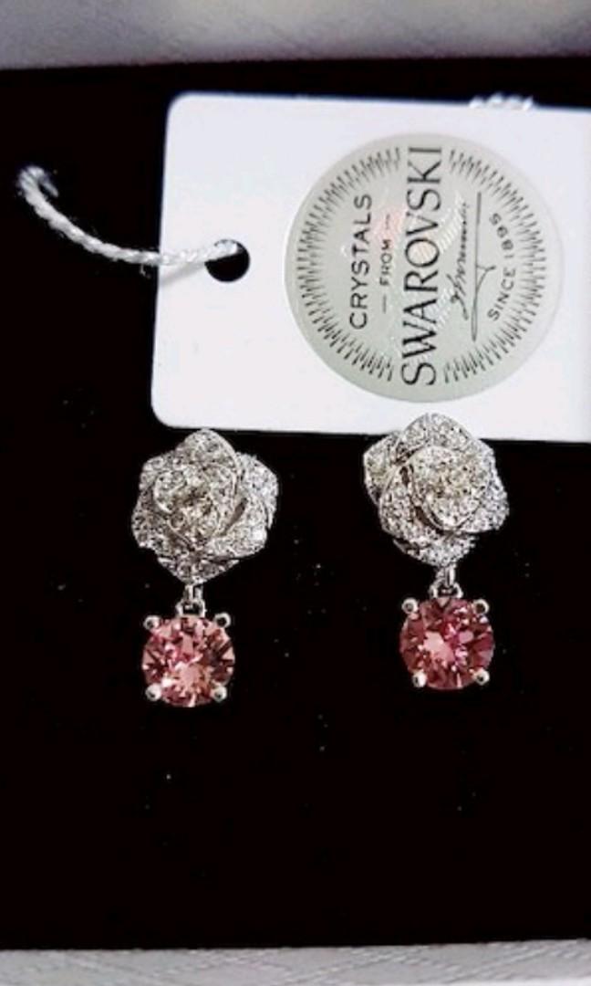 Her jewellery roses dangling earring, Women's Fashion, Jewelry