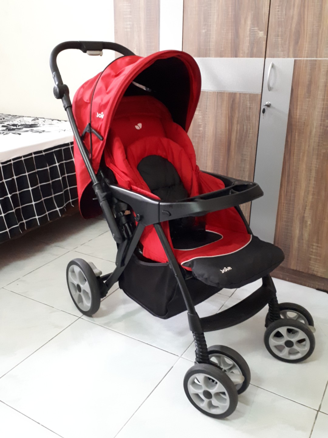 Joie Extoura Red Preloved With Carseat Bayi Anak Kereta Kursi Goyang Gendongan Bayi Di Carousell