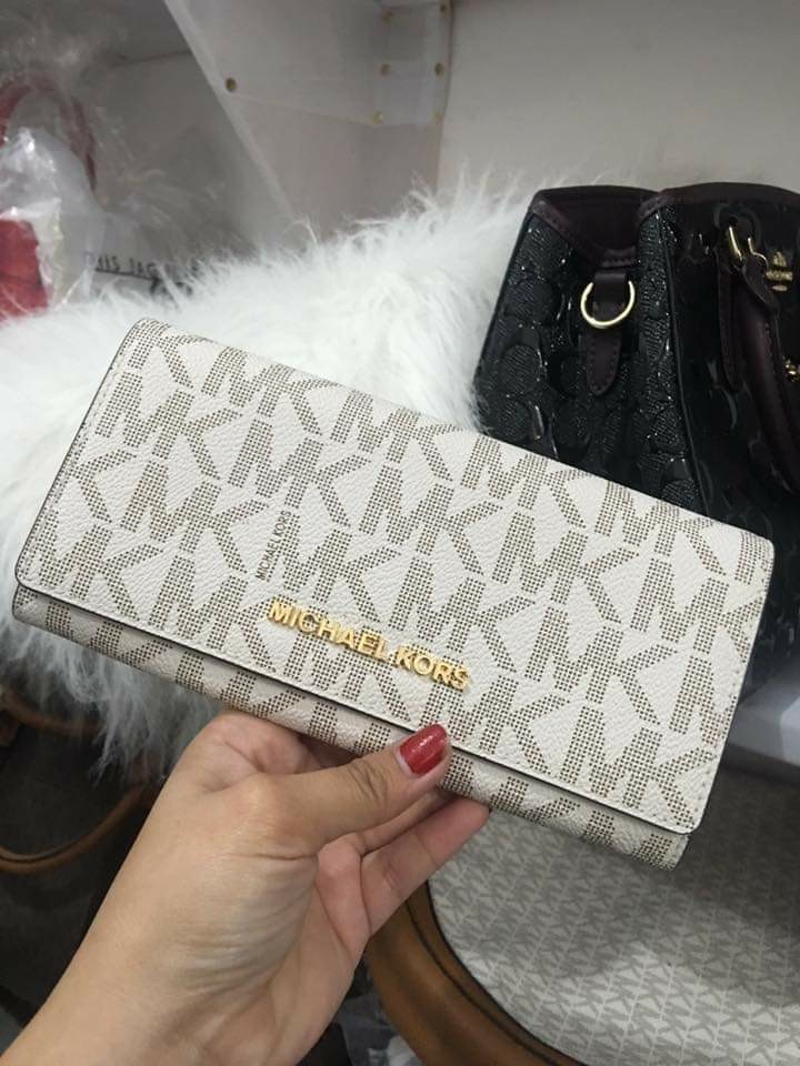 mk wallet white