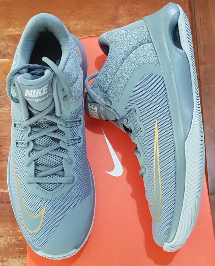 Men's nike air versitile ii basketball shoe hot sale