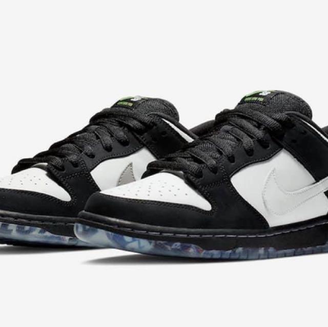 nike dunk x staple