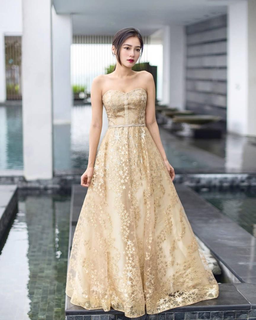 Award dinner deals dresses