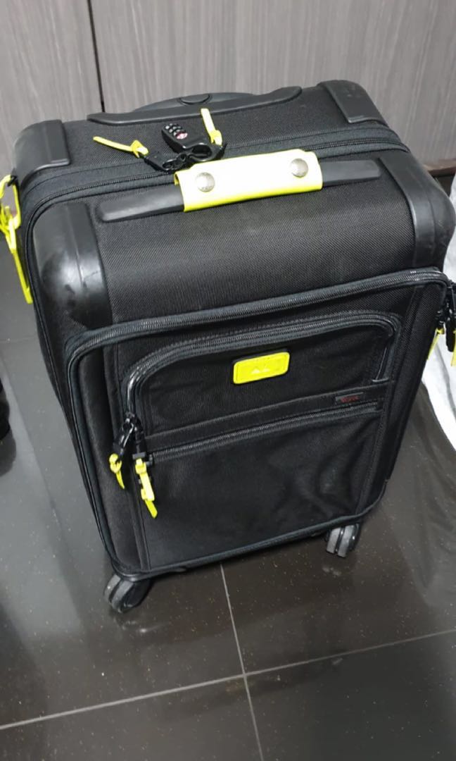 tumi alpha 2 international carry on