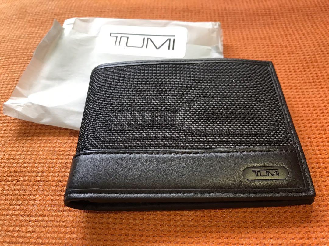tumi id card holder
