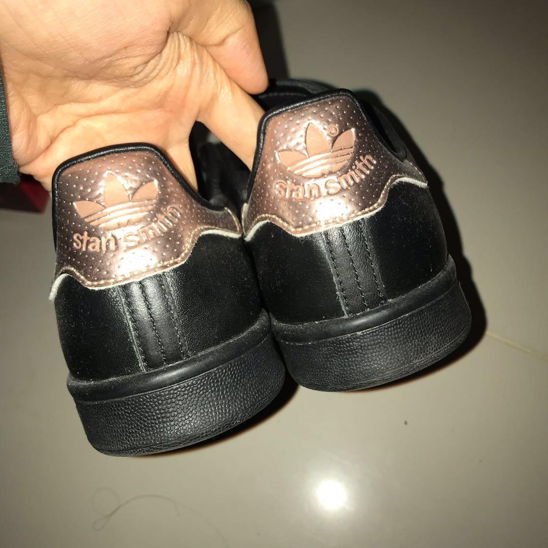 Black and rose gold stan smiths top