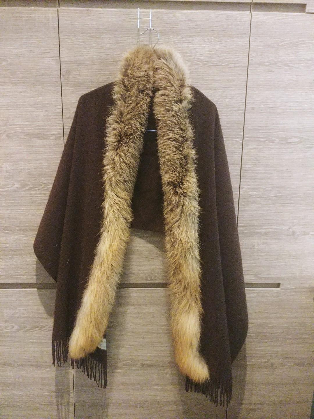 原色狐狸毛深啡色cashmere披肩原價減7000 低調高貴氣質披肩全港獨有 女裝 女裝配飾 Carousell