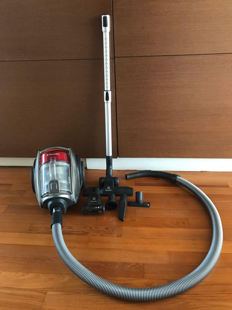Electrolux Access T8 Bagless Canister Vacuum, TV & Home Appliances