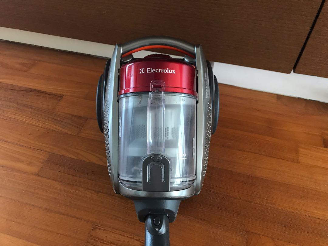 Electrolux Access T8 Bagless Canister Vacuum, TV & Home Appliances