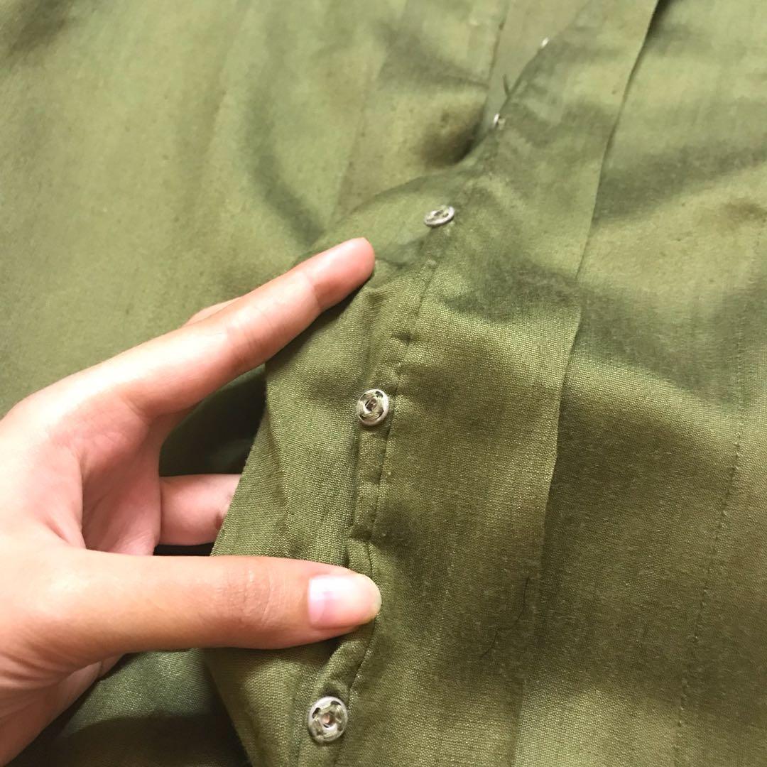 Kebaya Moden (Category: Blouses) located in Kuala Lumpur. Submitted by mimienaniera (Listing ID 209842657, Image 3). Description: kebaya cantik sngt sesuai nk pakai dgn jeans atau kain jarang pakai nk letgo sbb dh byk baju.