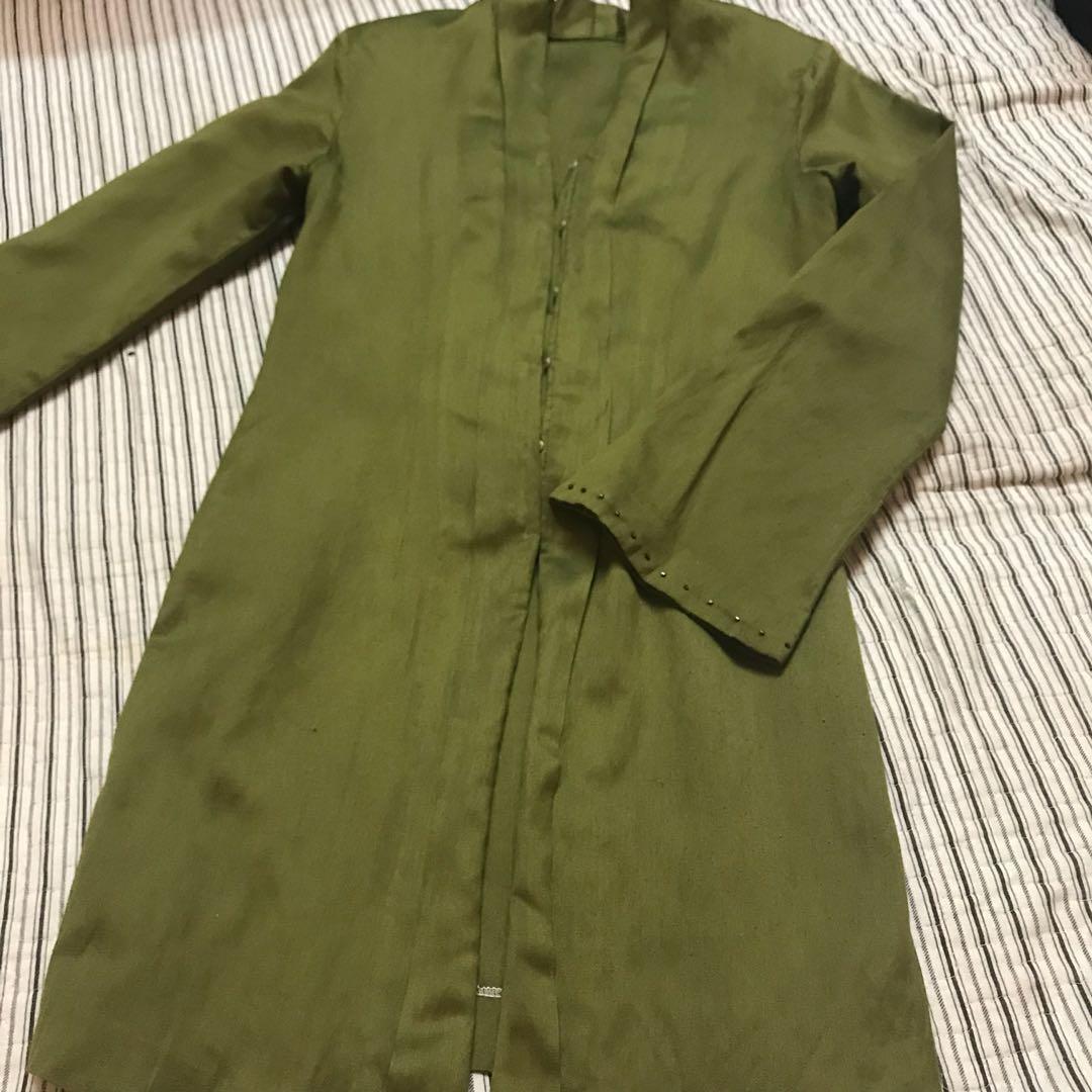 Kebaya Moden (Category: Blouses) located in Kuala Lumpur. Submitted by mimienaniera (Listing ID 209842657, Image 1). Description: kebaya cantik sngt sesuai nk pakai dgn jeans atau kain jarang pakai nk letgo sbb dh byk baju.