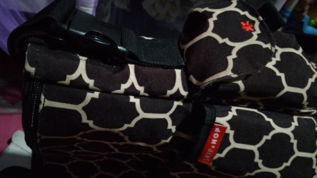 Skiphop Skip Hop Diaper Bag (Category: Diaper Bags & Wetbags) located in Manila. Submitted by heymomma (Listing ID 209831308, Image 3). Description: BAG ONLY. NO changing Pad included. P1,350.00 FREE SHIPPING going MM via ABEST. Rfs: I bought a new skip hop bag again 😍 this bag has served me well and I'm really satisfied. It's spacious & durable. Even my husband enjoys wearing it because it's not too feminine. Selling low already plus free shipp