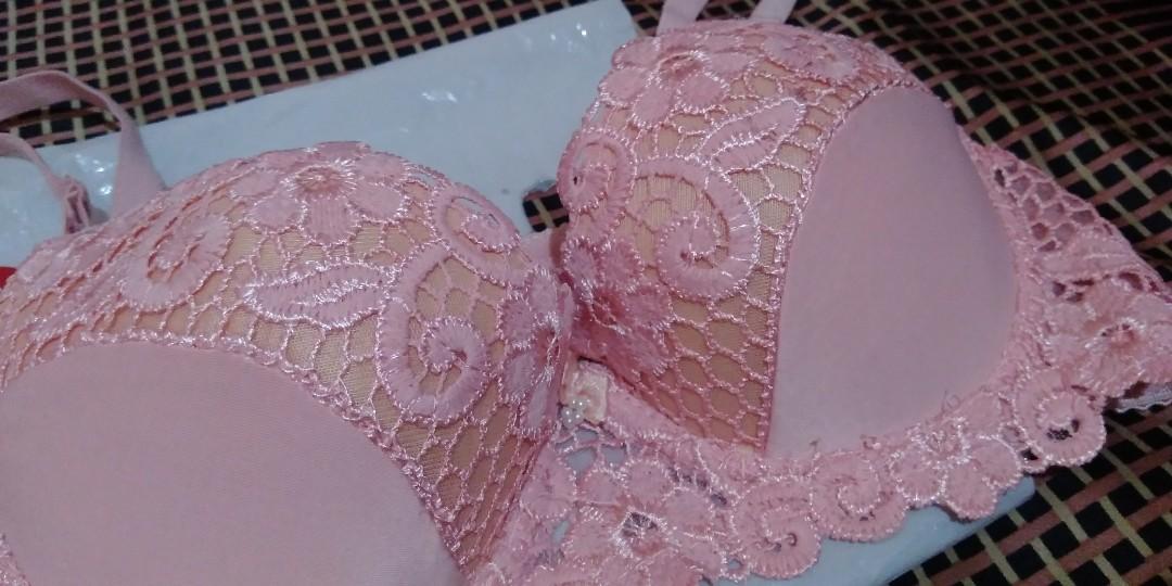 Bra Spanx 38C model kemben, Fesyen Wanita, Pakaian Wanita, Lainnya di  Carousell