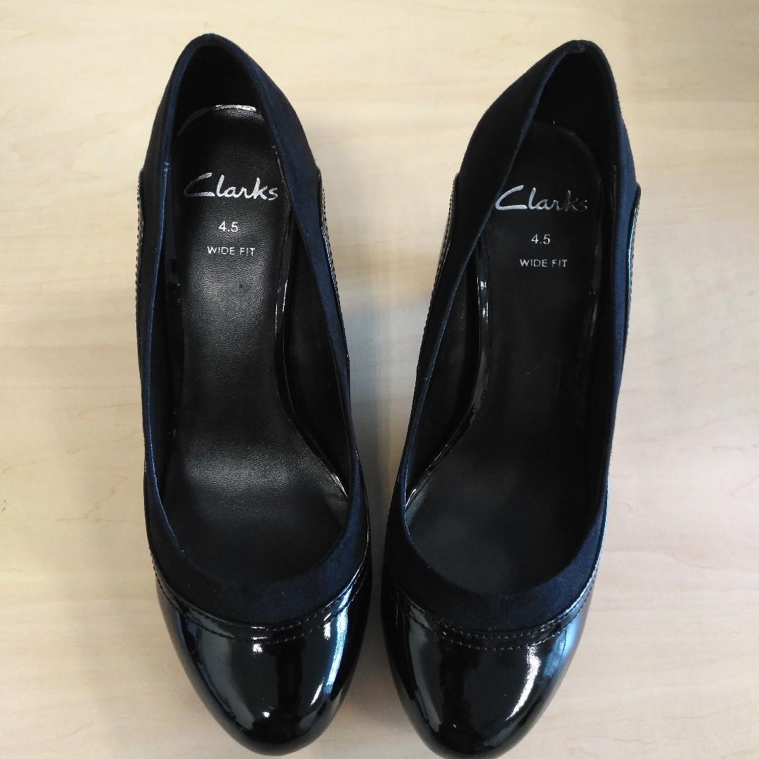 clarks wide fit shoes