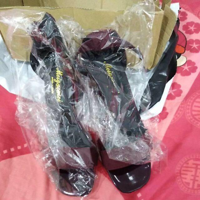 Maroon Basic Heels (Category: Heels) located in Kuala Selangor. Submitted by prelovedstuff12 (Listing ID 183893616, Image 2). Description: In size 39. Brand new, never worn. Reason:i purchased wrong size.