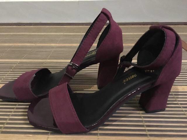Maroon Basic Heels (Category: Heels) located in Kuala Selangor. Submitted by prelovedstuff12 (Listing ID 183893616, Image 3). Description: In size 39. Brand new, never worn. Reason:i purchased wrong size.