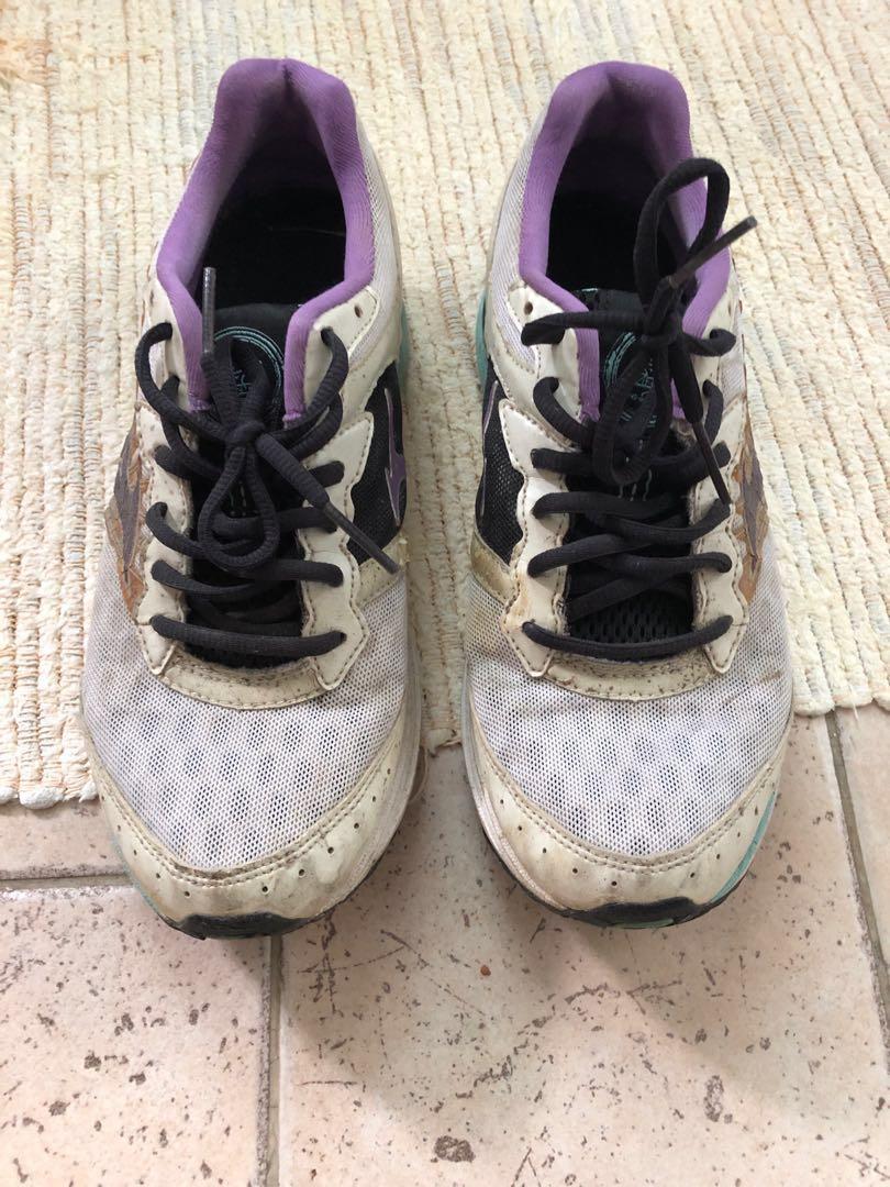 mizuno running shoes uk