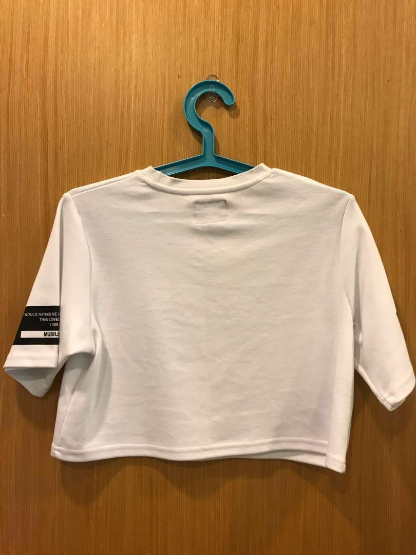 Musium Div Crop Top Women S Fashion Clothes Tops On Carousell