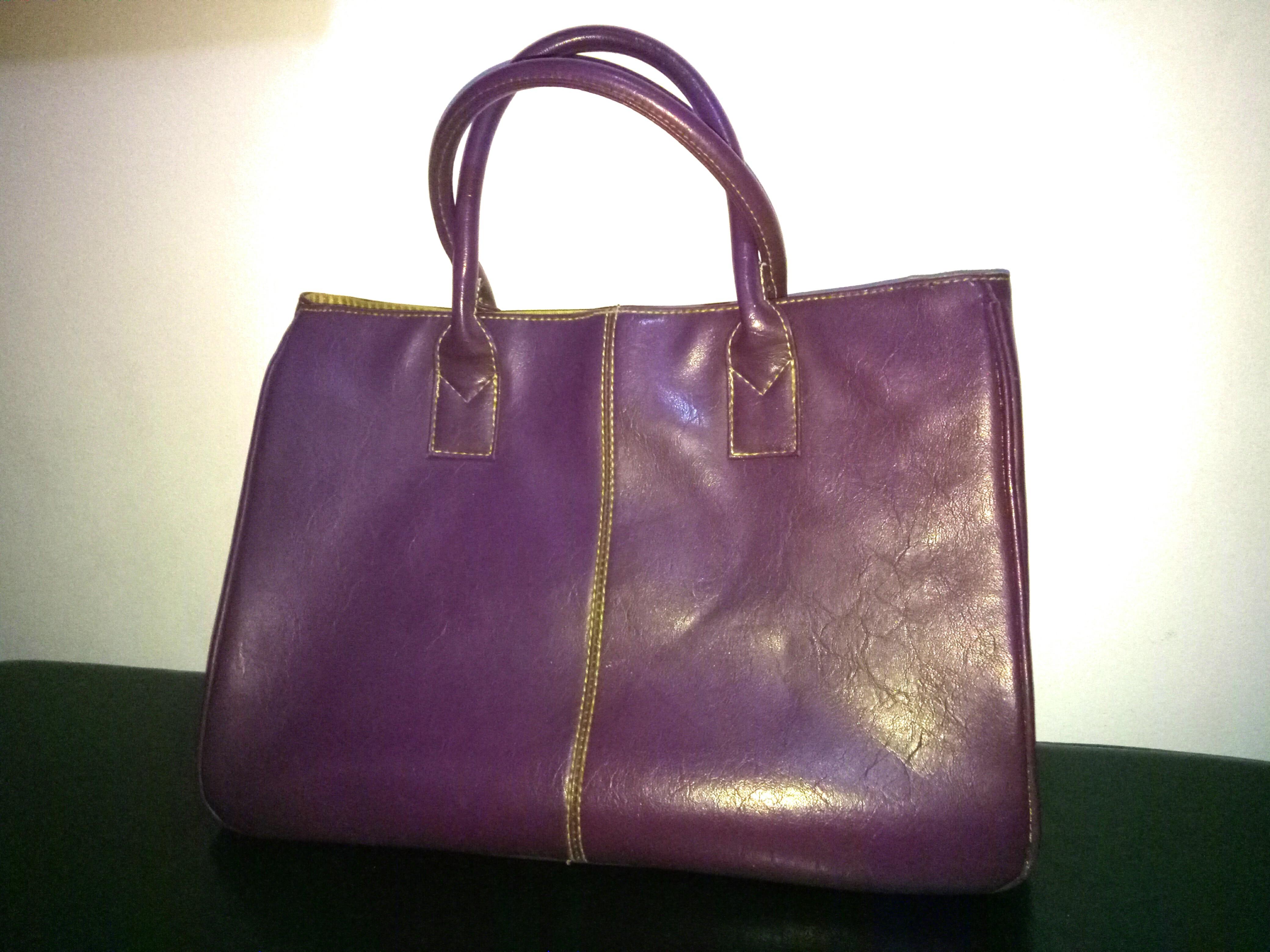 SM Parisian Purple Totebag (Category: Tote Bags) located in Caloocan City. Submitted by preamostore (Listing ID 210004864, Image 1). Description: PLEASE READ: Parisian Purple Totebag ▪️ DESCRIPTION: Purple Totebag in synthetic leather material. with magnetic locks, cloth inner, division inside, and sturdy handles. No shoulder straps. perfect for office or casual wears. Roomy as well. ▪️RFS: This Mama doesn't use hand bags anymore,purp backpack na