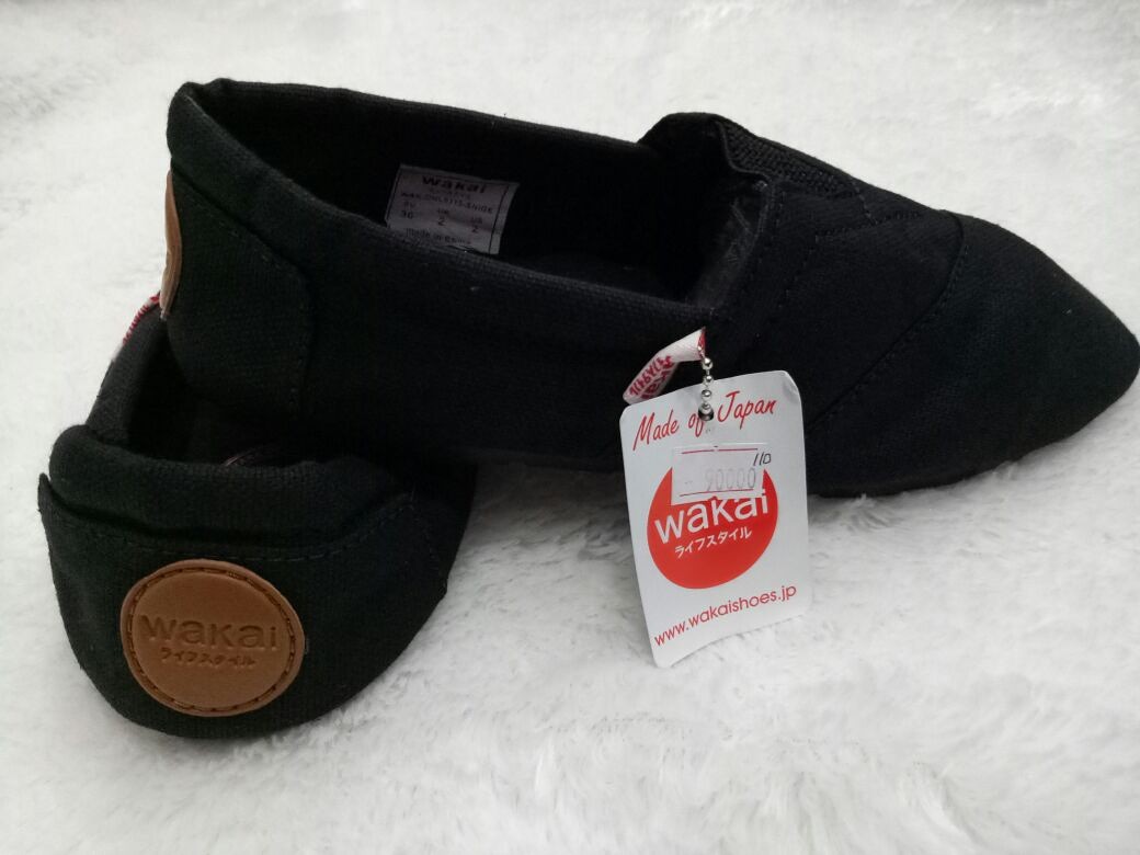 Sepatu Wakai Pria Wanita Fesyen Wanita Sepatu Di Carousell