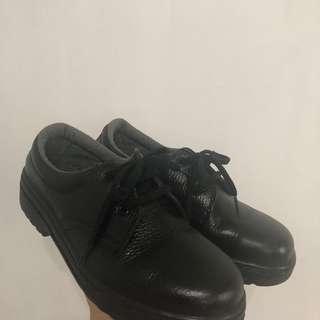 黑色安全皮鞋