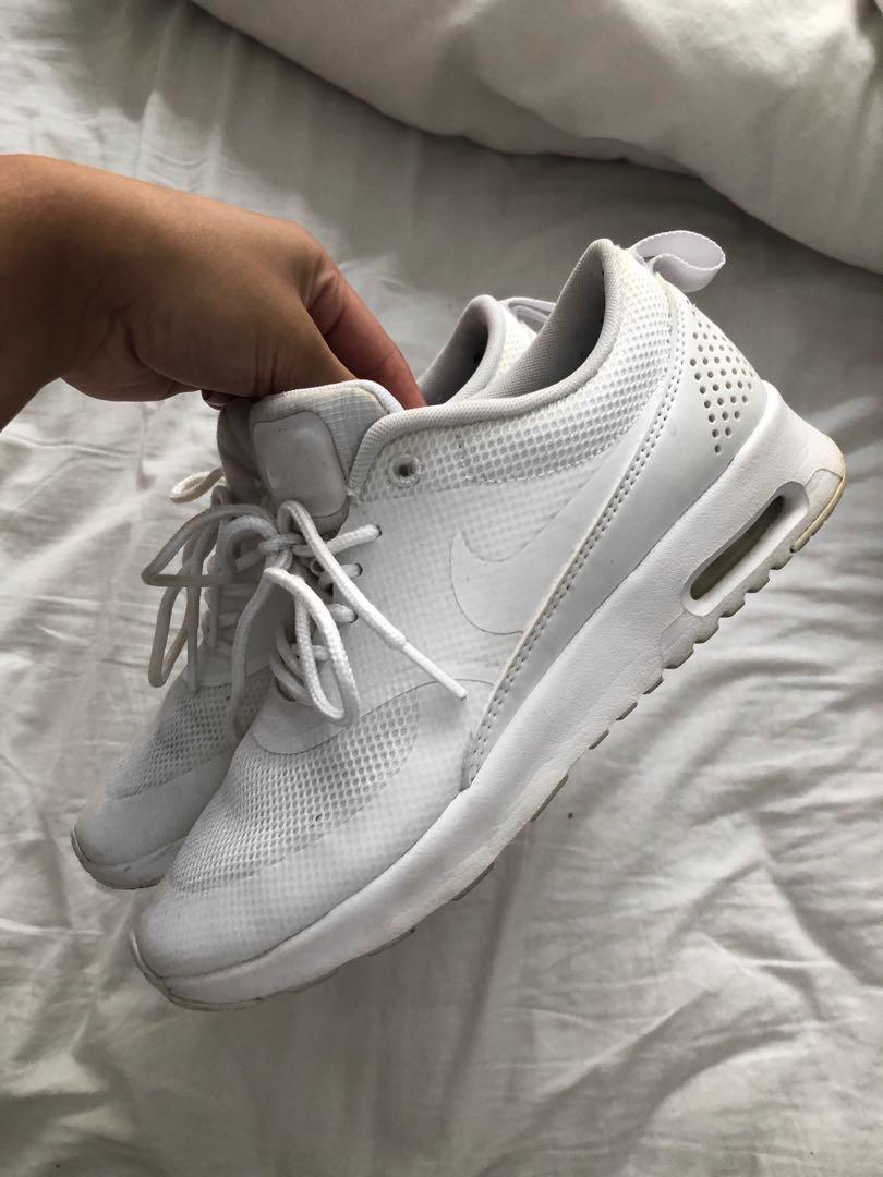 Nike thea 2025 size 5