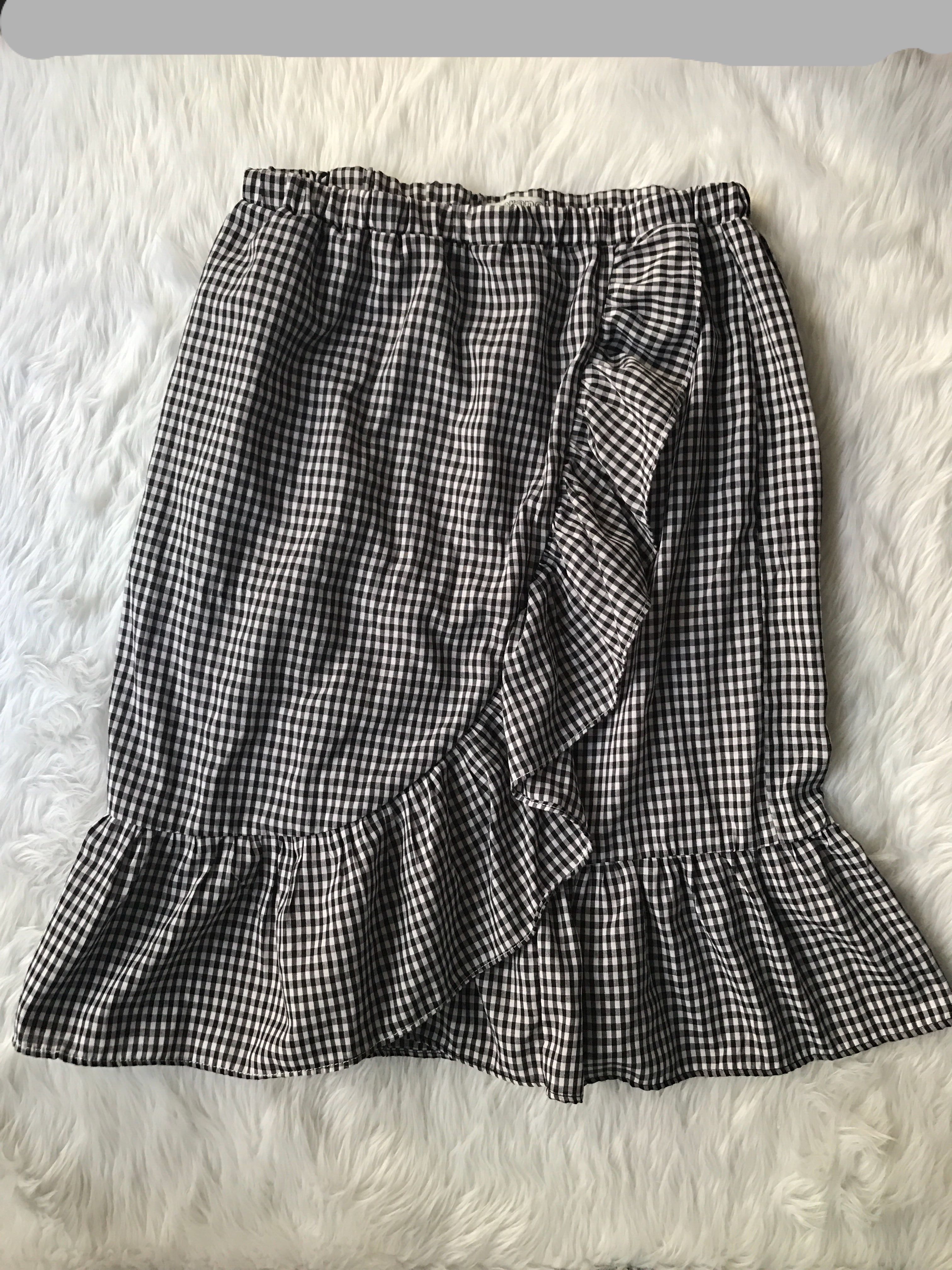 Gingham skirt, Women's Fashion, Bottoms, Skirts on Carousell