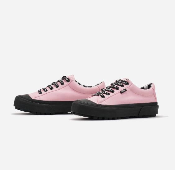 Vans x lazy oaf style 29 pink top
