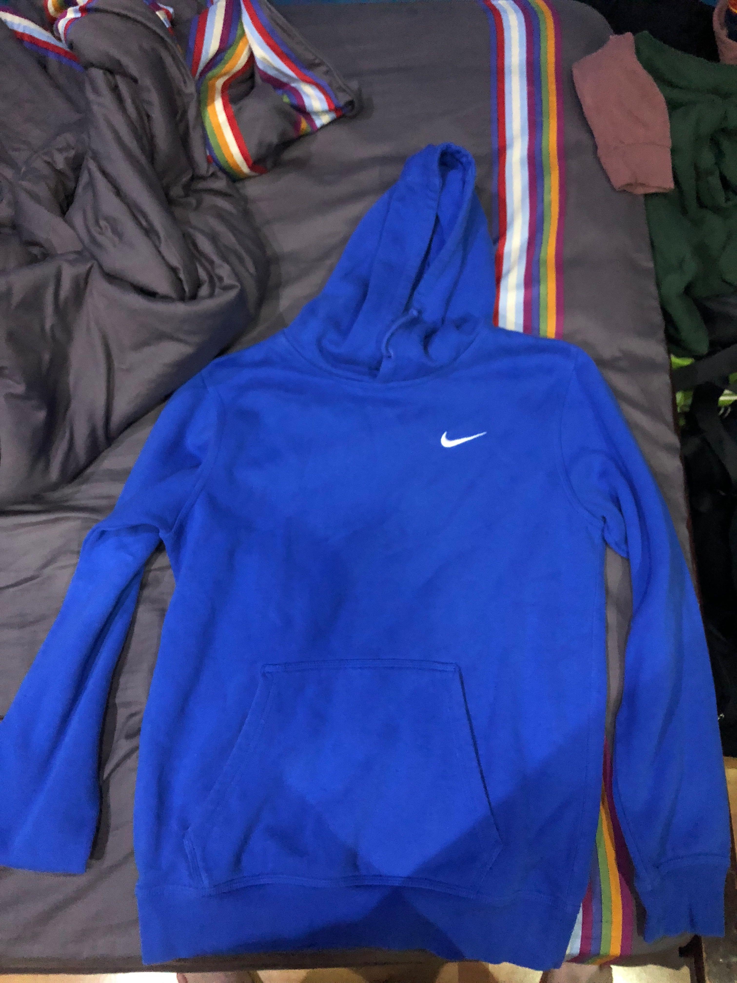 Nike Blue Hoodie (Category: Hoodies) located in Mandaluyong City. Submitted by robert2295 (Listing ID 210278963, Image 1). Description: Nike Blue Hoodie Size Small but fits medium frame bought from states for $64.99 Condition: 8/10 Meetups: Mandaluyong, Ortigas and some areas in pasig Shipping shouldered by the buyer (add 200 for SF) .